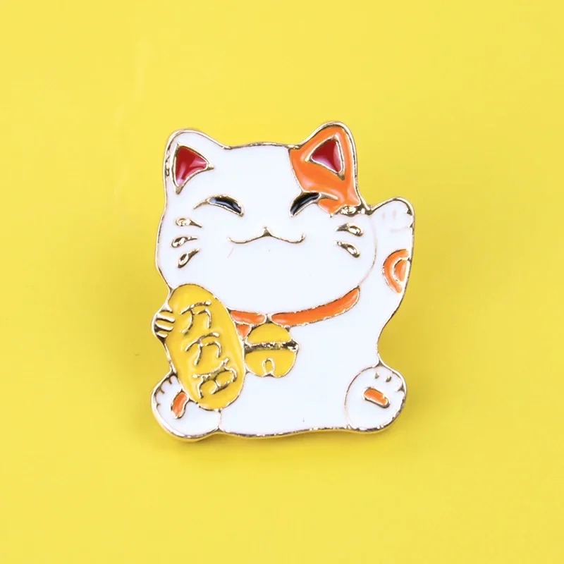 Lucky Cat Metal Brooch Small M - Hunting Outdoor Apparel ulasan dan harga